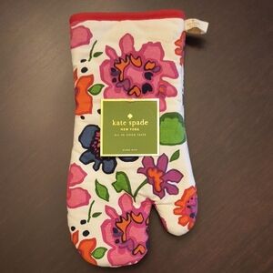Kate Spade White and Pink Oven Mitt